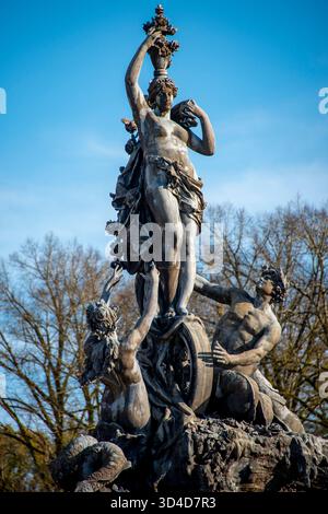 Statue mythologique de Fortuna-Brunnen dans le parc Herrenchiemsee - Allemagne Banque D'Images