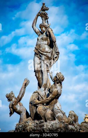 Statue mythologique de Fortuna-Brunnen dans le parc Herrenchiemsee - Allemagne Banque D'Images