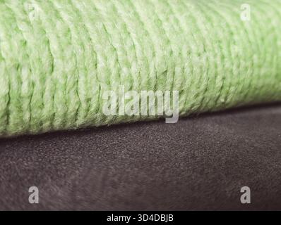 fil tricoté côtelé vert vif ou fond de texture macro de laine Banque D'Images