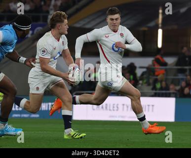 L-R England's fin Smith (Northampton Saints et England's Tommy Freeman ((Bath Rugby)) en action lors du match Quilter Nations Series entre l'Angleterre et les Fidji à Allianz Stadium, Twickenham, Londres le 08 novembre 2025 Credit : action Foto Sport/Alamy Live News Banque D'Images