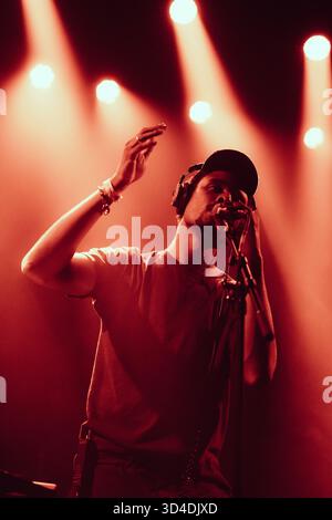 Copenhague, Danemark. 08 novembre 2025. Le chanteur, auteur-compositeur et musicien américain Nourished by Time donne un concert live à l’Hôtel Cecil à Copenhague. Banque D'Images