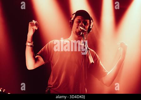 Copenhague, Danemark. 08 novembre 2025. Le chanteur, auteur-compositeur et musicien américain Nourished by Time donne un concert live à l’Hôtel Cecil à Copenhague. Banque D'Images