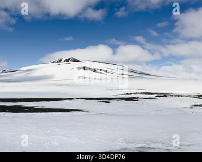 Vue panoramique du paysage enneigé en Islande Banque D'Images