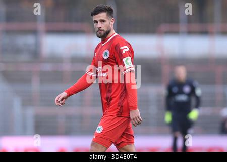 Oberhausen, Allemagne. 09 novembre 2025. Fussball Regionalliga Staffel Ouest 15. Spieltag Rot-Weiss Oberhausen - VfL Bochum II AM 09.11.2025 im Stadion Niederrhein in Oberhausen Michel Niemeyer ( Oberhausen ) Foto : Revierfoto crédit : ddp Media GmbH/Alamy Live News Banque D'Images