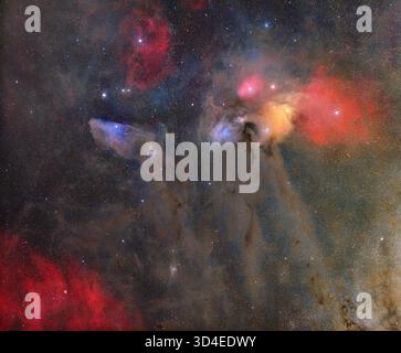 De beaux nuages moléculaires colorés dans la constellation du Scorpius Banque D'Images