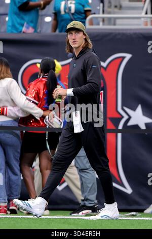 Houston, Texas, États-Unis. 9 novembre 2025. Le quarterback des Jaguars de Jacksonville Trevor Lawrence (16 ans) avant le match NFL entre les Texans de Houston et les Jaguars de Jacksonville au NRG Stadium de Houston, Texas, le 9 novembre 2025. Houston a gagné, 36-29. (Crédit image : © Erik Williams/ZUMA Press Wire) USAGE ÉDITORIAL SEULEMENT ! Non destiné à UN USAGE commercial ! Banque D'Images