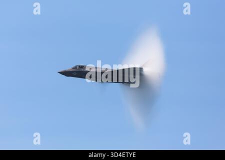 F-35 avec cône de vapeur Banque D'Images