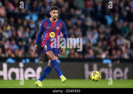 Vigo, Espagne. 10 novembre 2025. Ronald Araujo du FC Barcelone lors du match de la Liga 2025-2026, date 12 entre le RC Celta et le FC Barcelone a joué au stade Abanca Balaidos le 09 novembre 2025 à Vigo, Espagne. (Photo de Pedro Mina/PRESSIN) crédit : PRESSINPHOTO SPORT AGENCY/Alamy Live News Banque D'Images