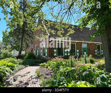 Le Posthouse Visitor Center, une ferme hollandaise traditionnelle située dans les jardins de Windmill Island. Hollande, Michigan, États-Unis Banque D'Images