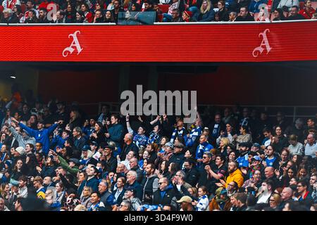 Londres, Royaume-Uni. 08 novembre 2025. Les fans de Chelsea lors du match de Super League Barclays Womens entre Arsenal et Chelsea à l'Emirates Stadium le 8 novembre 2025 à Londres, Angleterre. Crédit : SPP Sport Press photo. /Alamy Live News Banque D'Images