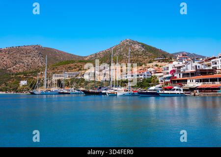 Bateaux et yachts à la marina de Datca en Turquie. Datca est une ville près de la ville de Marmaris dans la province de Mugla, en Turquie. Banque D'Images