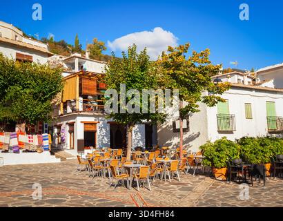 Bâtiments de beauté à Pampaneira. Pampaneira est un village dans la région des Alpujarras dans la province de Grenade en Andalousie, Espagne. Banque D'Images