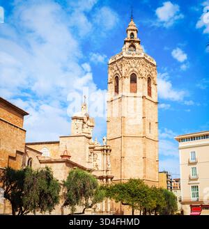 Cathédrale métropolitaine de Valence ou basilique de l'Assomption de notre-Dame de Valence vue panoramique aérienne en Espagne Banque D'Images