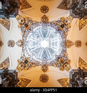 Antequera, Espagne - 22 octobre 2021 : Église Saint Jean de Dieu ou Église de San Juan de Dios intérieur à Antequera, une ville de la province de Malaga, Anda Banque D'Images