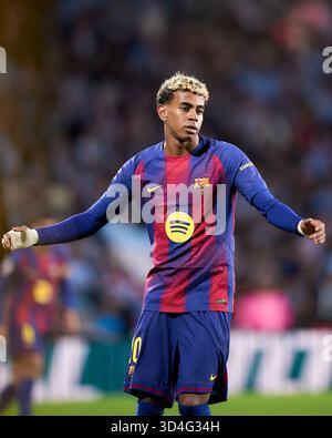 Vigo, Espagne. 10 novembre 2025. Lamine Yamal du FC Barcelone lors du match de la Liga 2025-2026, date 12 entre le RC Celta et le FC Barcelone a joué au stade Abanca Balaidos le 09 novembre 2025 à Vigo, Espagne. (Photo de Pedro Mina/PRESSIN) crédit : PRESSINPHOTO SPORT AGENCY/Alamy Live News Banque D'Images