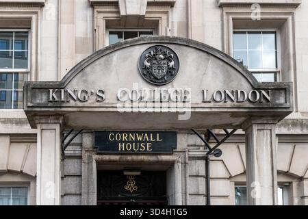 King's College London Waterloo Campus, entrée et signalisation de Cromwell House, Londres, Angleterre, Royaume-Uni Banque D'Images