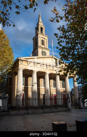 St John's Church, Waterloo, Londres, Angleterre, Royaume-Uni, vue sur l'automne Banque D'Images