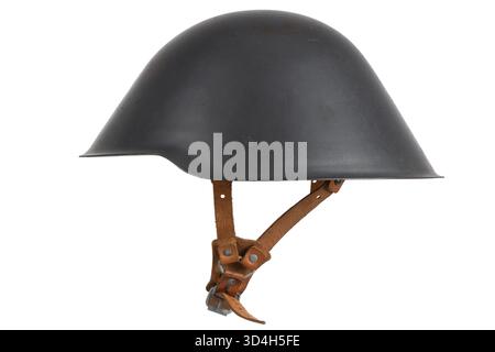 Casque de l'armée de l'Allemagne de l'est isolé sur fond blanc Banque D'Images