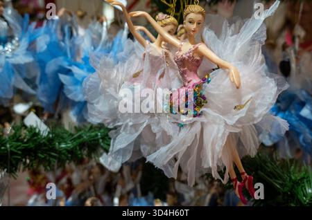 Les décorations de vacances de Macy sont toujours un arrêt touristique populaire à Herald Square, New York City, USA 2025 Banque D'Images