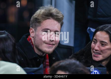 Alfa Andrea de Filippi assiste à un match de football de Serie A 2025/26 entre le FC Internazionale et le SS Lazio au stade San Siro de Milan crédit : Gonzales photo/Alamy Live News Banque D'Images