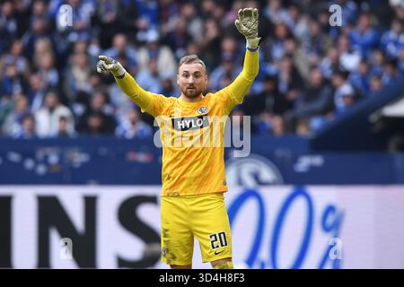 Gelsenkirchen, Allemagne. 08 novembre 2025. Fussball 2. Bundesliga 12. Spieltag FC Schalke 04 - SV Elversberg AM 08.11.2025 in der Veltins Arena in Gelsenkirchen Nicolas Kristof ( Elversberg ) la réglementation du DFL interdit toute utilisation de photographies comme séquences d'images et/ou quasi-vidéo. Foto : Revierfoto crédit : ddp Media GmbH/Alamy Live News Banque D'Images