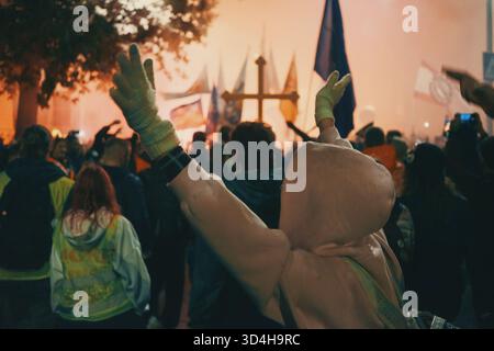 Valjevo, Serbie - 27 octobre 2025 : scènes de la marche étudiante de Cacak à Novi Sad. Protestation contre les autorités pour la responsabilité du Banque D'Images