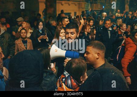 Valjevo, Serbie - 27 octobre 2025 : scènes de la marche étudiante de Cacak à Novi Sad. Protestation contre les autorités pour la responsabilité du Banque D'Images