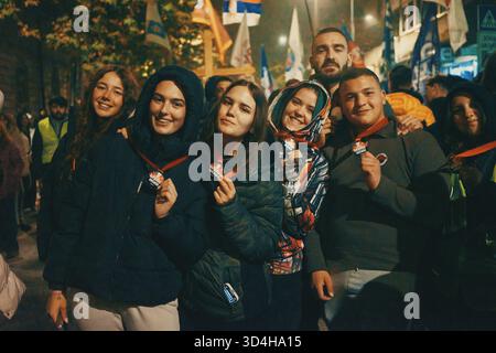 Valjevo, Serbie - 27 octobre 2025 : scènes de la marche étudiante de Cacak à Novi Sad. Protestation contre les autorités pour la responsabilité du Banque D'Images