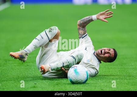 Milan, Italie. 09 novembre 2025. Mattia Zaccagni du SS Lazio s'est blessé lors d'un match de football de Serie A 2025/26 entre le FC Internazionale et le SS Lazio au stade San Siro de Milan. FINAL SCOREInter 2 | 0 Lazio crédit : SOPA images Limited/Alamy Live News Banque D'Images