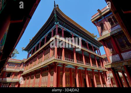 Vue rapprochée du temple Xumi Fushou de style tibétain à Chengde, Chine Banque D'Images