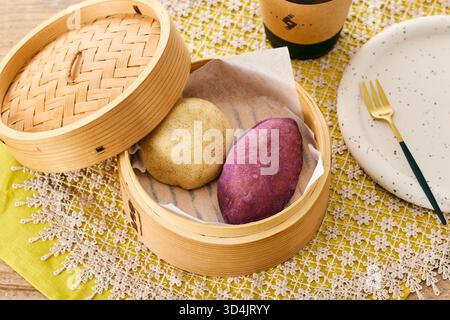 Pommes de terre cuites à la vapeur Banque D'Images