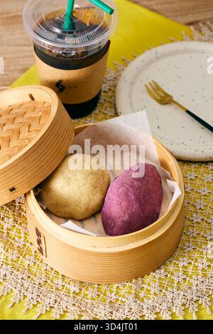 Pommes de terre cuites à la vapeur Banque D'Images