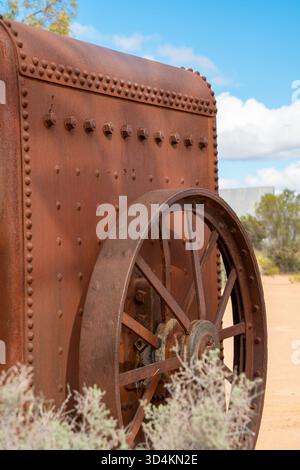 Ancienne machinerie agricole à Kinchega Woolshed, un hangar de tonte classé au patrimoine près de la rivière Darling Baaka et de la ville de Menindee, Nouvelle-Galles du Sud Banque D'Images