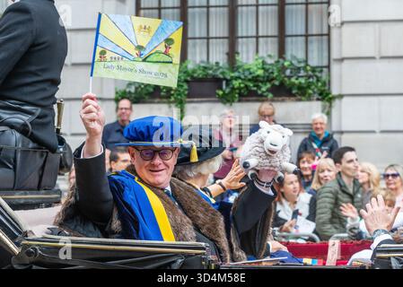 2025 Lady Mayor's Show procession dans la ville de Londres, Royaume-Uni. Événement historique traditionnel pour Lord ou Lady Mayor de Londres Banque D'Images