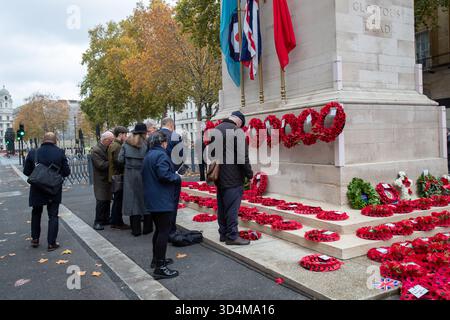 Londres, Royaume-Uni. 11 novembre 2025. Service annuel du souvenir de l'Association du Front occidental au cénotaphe Whitehall 11 novembre pour se souvenir du courage et de la camaraderie de tous ceux qui, de tous côtés, ont servi leur pays pendant la Grande Guerre de 1914-18 la cérémonie commémore également la fin de la Grande Guerre et Nigel Farage assiste Credit : Richard Lincoln/Alamy Live News Banque D'Images