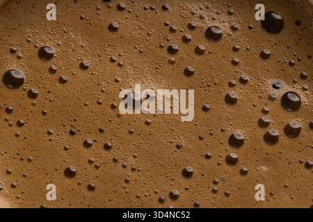Gros plan macro extrême de café ou de mousse de cappuccino et de crème Banque D'Images