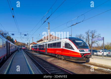 Gare de Spielfeld-Straß, trains de ÖBB Straß à Steiermark Süd-Steiermark Steiermark, Styrie Autriche Banque D'Images