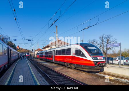 Straß à Steiermark : gare de Spielfeld-Straß, trains de ÖBB à Süd-Steiermark, Steiermark, Styrie, Autriche Banque D'Images