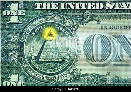 Billet en dollars AMÉRICAINS avec l'œil de la Providence mis en évidence. Argent comptant américain. Pyramide. Logo œil mis en évidence. $ US Cash Money Banque D'Images