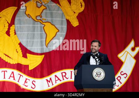 Washington, États-Unis d'Amérique. 08 novembre 2025. Washington, États-Unis d'Amérique. 08 novembre 2025. Le vice-président des États-Unis JD Vance prononce un discours lors du bal du 250e anniversaire du corps des Marines au Washington Hilton, le 8 novembre 2025, à Washington, DC crédit : documentation/photo de la Maison Blanche/Alamy Live News Banque D'Images