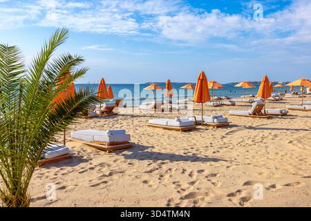Vue sur la plage de sable pittoresque sur la mer Noire. Sunny Beach, Bulgarie Banque D'Images