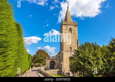 Vue sur l'église paroissiale Holy Trinity. Bradford on Avon, Wiltshire, Angleterre Banque D'Images