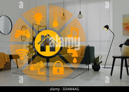 Maison intelligente. Différentes icônes sur l'écran virtuel contre le salon Banque D'Images
