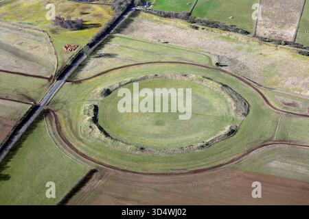 Vue aérienne des henges de Thornborough près de Ripon, Yorkshire. Un important groupe de monuments néolithiques se trouvant sur un plateau surélevé au-dessus de la rivière URE. Banque D'Images