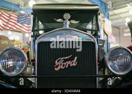 Kota Batu, Malang, Indonésie - 12 juillet 2018 : vue avant de la Ford T car exposée au Museum Angkut - la plus grande exposition de transport en Indonésie Banque D'Images