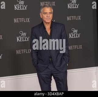 Los Angeles, CA, USA, 11 novembre 2025 George Clooney assiste à la première Netflix de 'Jay Kelly' au Egyptian Theatre Hollywood à Los Angeles, Californie, le 11 novembre 2025. Crédit : Carla Van Wagoner/Alamy Live News Banque D'Images