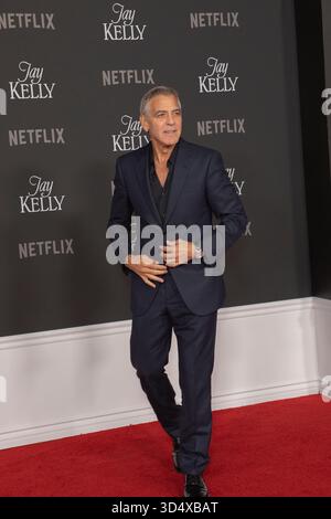 Los Angeles, CA, USA, 11 novembre 2025 George Clooney assiste à la première Netflix de 'Jay Kelly' au Egyptian Theatre Hollywood à Los Angeles, Californie, le 11 novembre 2025. Crédit : Carla Van Wagoner/Alamy Live News Banque D'Images