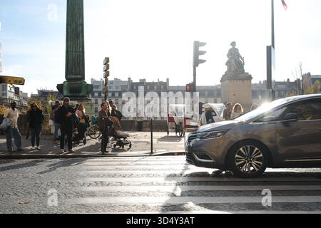 Convoi du président de l’Autorité palestinienne Mahmoud Abbas, qui est à Paris pour rencontrer le président Emmanuel Macron. Banque D'Images