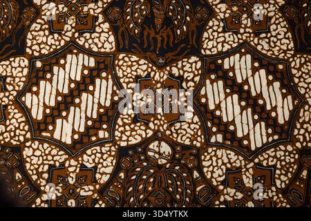 Gros plan sur les tissus de sarong de batik indonésien du début des années 1900. Tous faits à la main avec des canting et de la cire chaude dans la manière javanaise traditionnelle. Banque D'Images