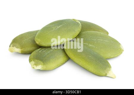 Les graines de citrouille décortiquées isolé sur fond blanc Banque D'Images